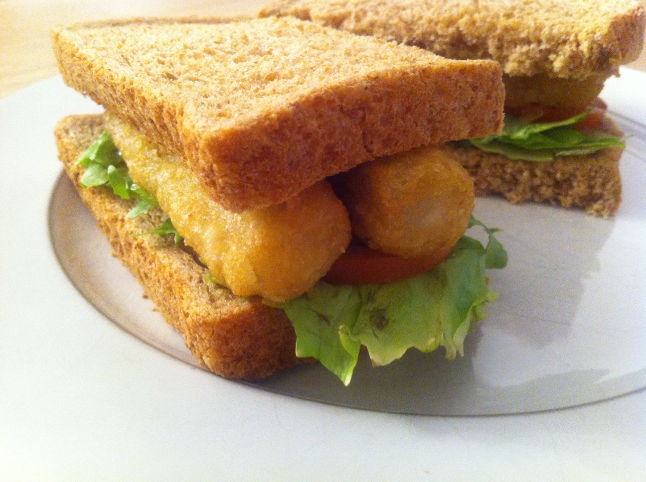 Как будет по английски бутерброд. Английский сэндвич. Сэндвич с рыбными палочками. Американский сэндвич. Бутерброд с рыбными палочками.